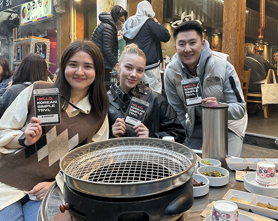 Лично тестируем локации, отели и кафе, а перед каждой поездкой проводим финальную проверку — чтобы вам точно было вкусно, удобно и весело