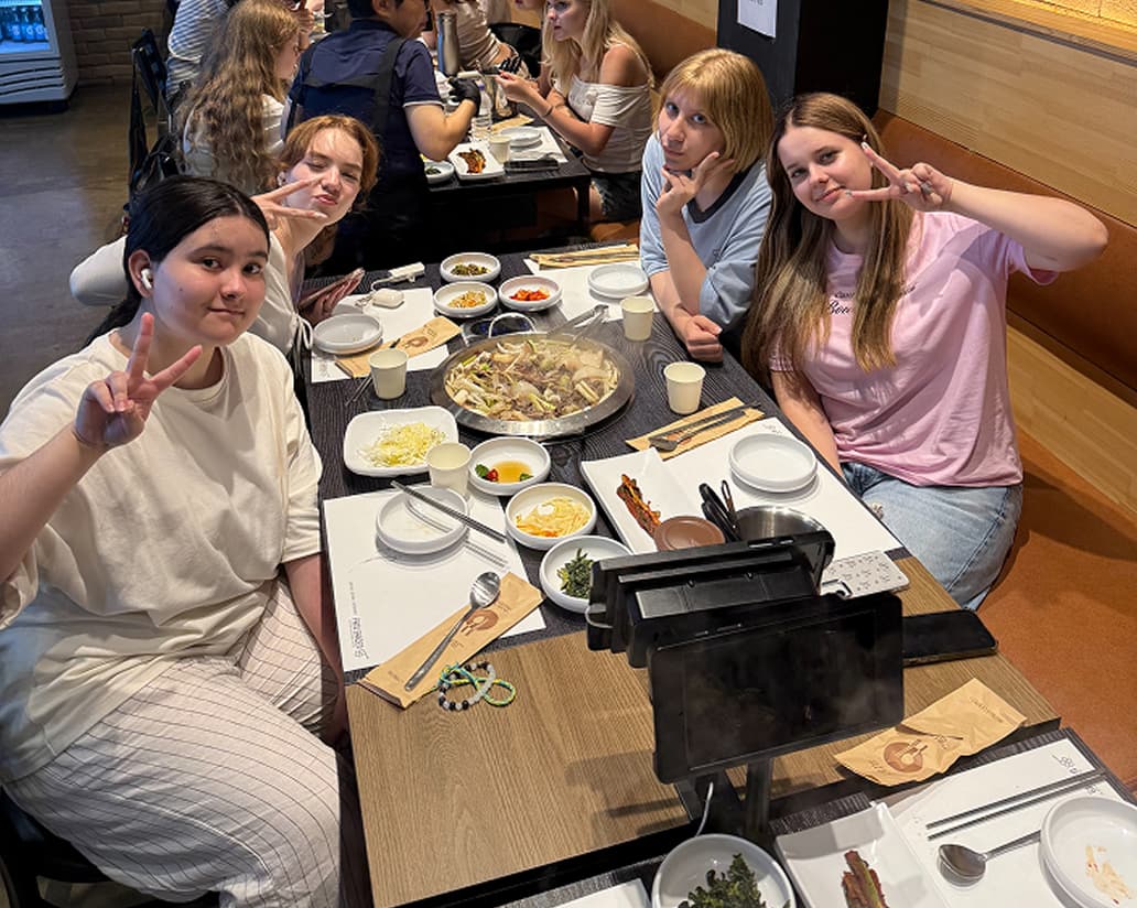 Встретим в аэропорту и проводим обратно, организуем трансферы, сопровождение и помощь при необходимости - на протяжении всей поездки