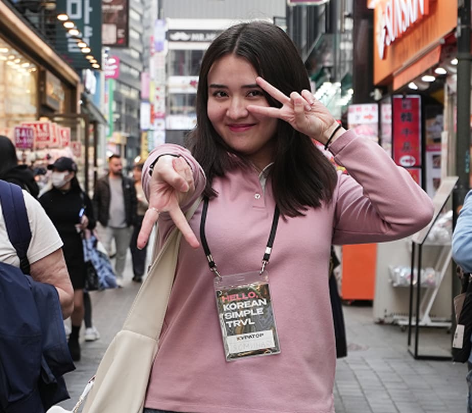 Лично тестируем локации, отели и кафе, а перед каждой поездкой проводим финальную проверку — чтобы вам точно было вкусно, удобно и весело